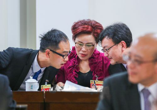 港澳政協(xié)委員討論政府工作報(bào)告
