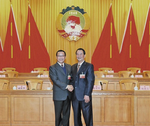 戚優(yōu)華當選市政協(xié)主席