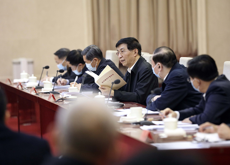 王滬寧在黨史學(xué)習(xí)教育用書出版座談會暨專題宣講動員會上強(qiáng)調(diào) 深入學(xué)習(xí)貫徹習(xí)近平總書記重要講話精神 推動黨史學(xué)習(xí)教育取得扎扎實實成效