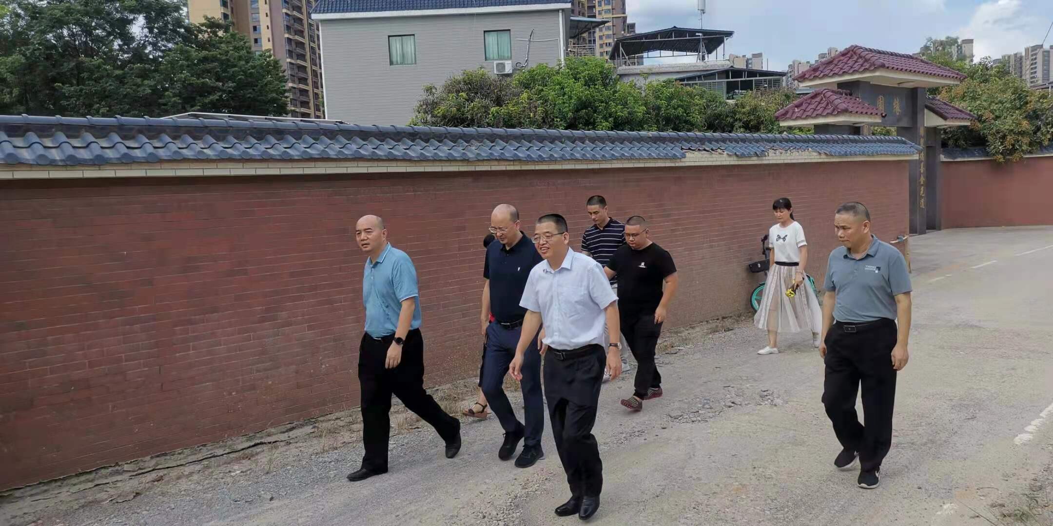 市住建局調(diào)研三葵村文明創(chuàng)建工作