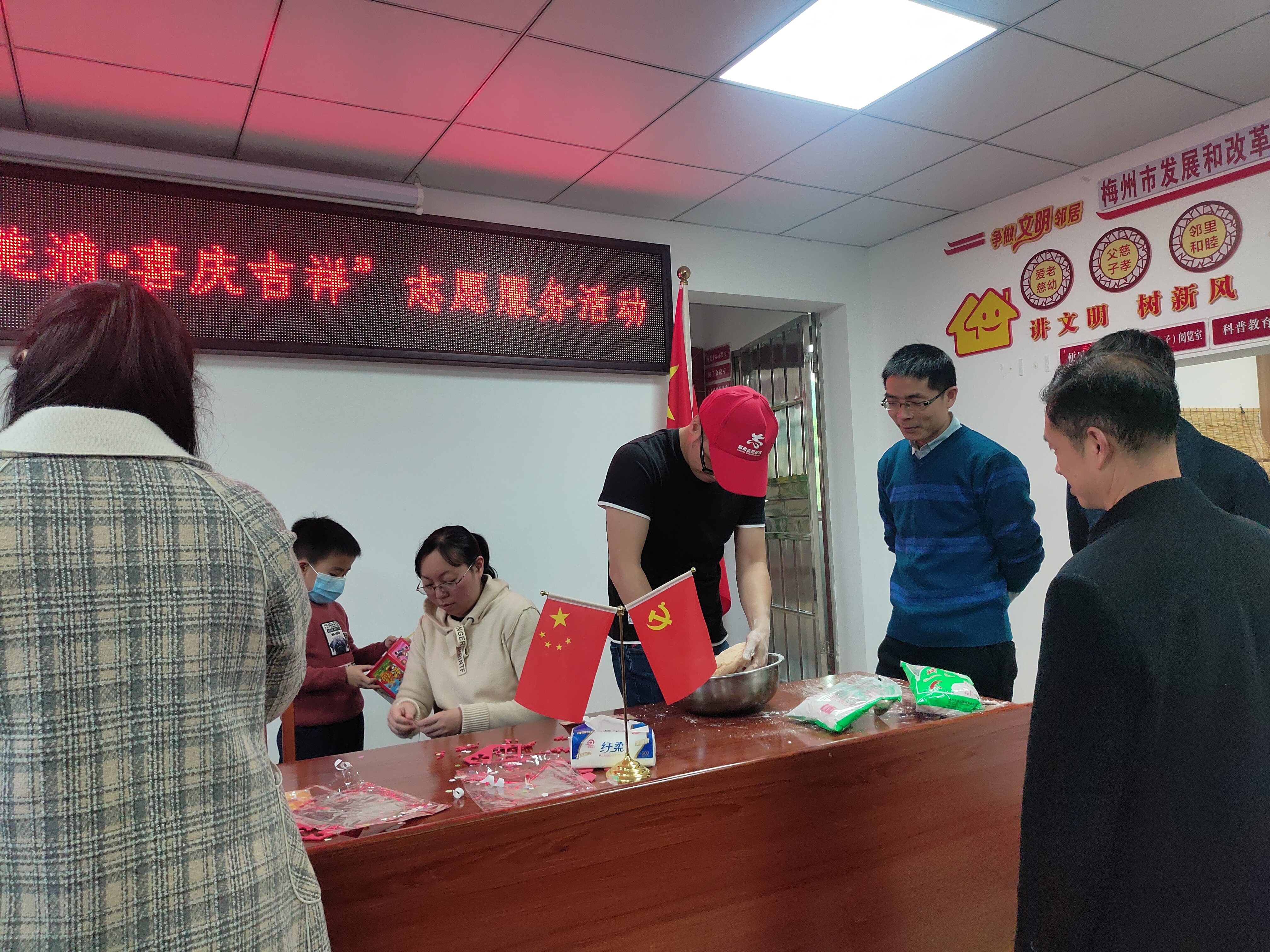 2月11日  程江鎮(zhèn)滸洲村  梅州市發(fā)展和改革 開展“我們的節(jié)日—元宵節(jié)”“團圓美滿 喜慶吉祥”活動 (4).jpg