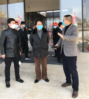 局黨組書記謝又新、局長(zhǎng)薛興冰帶隊(duì)檢查房地產(chǎn)復(fù)工企業(yè)