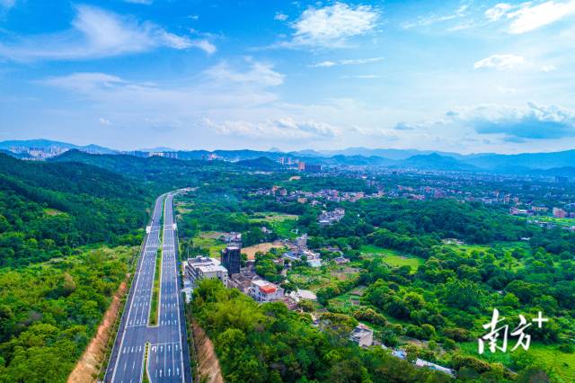 豐順以路打通發(fā)展難點堵點，鋪就發(fā)展路網(wǎng)。袁群華 攝