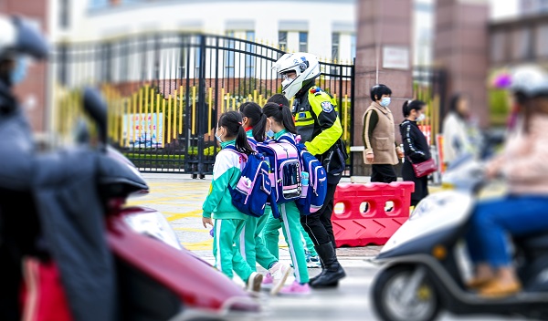 興寧：開學嘍!興寧公安為師生撐起“安全傘”