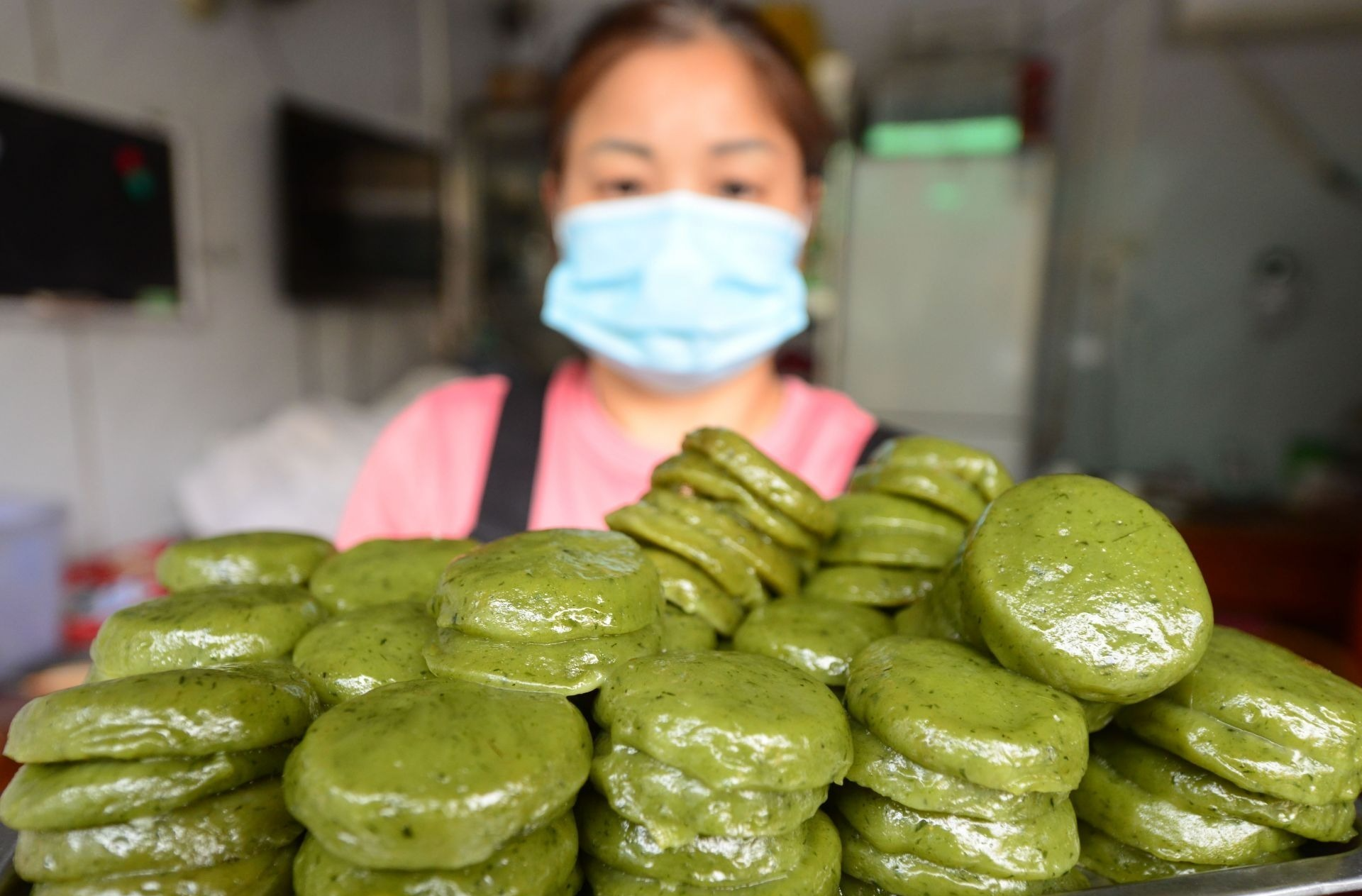 清明時(shí)節(jié) 艾粄飄香！來一個(gè)？
