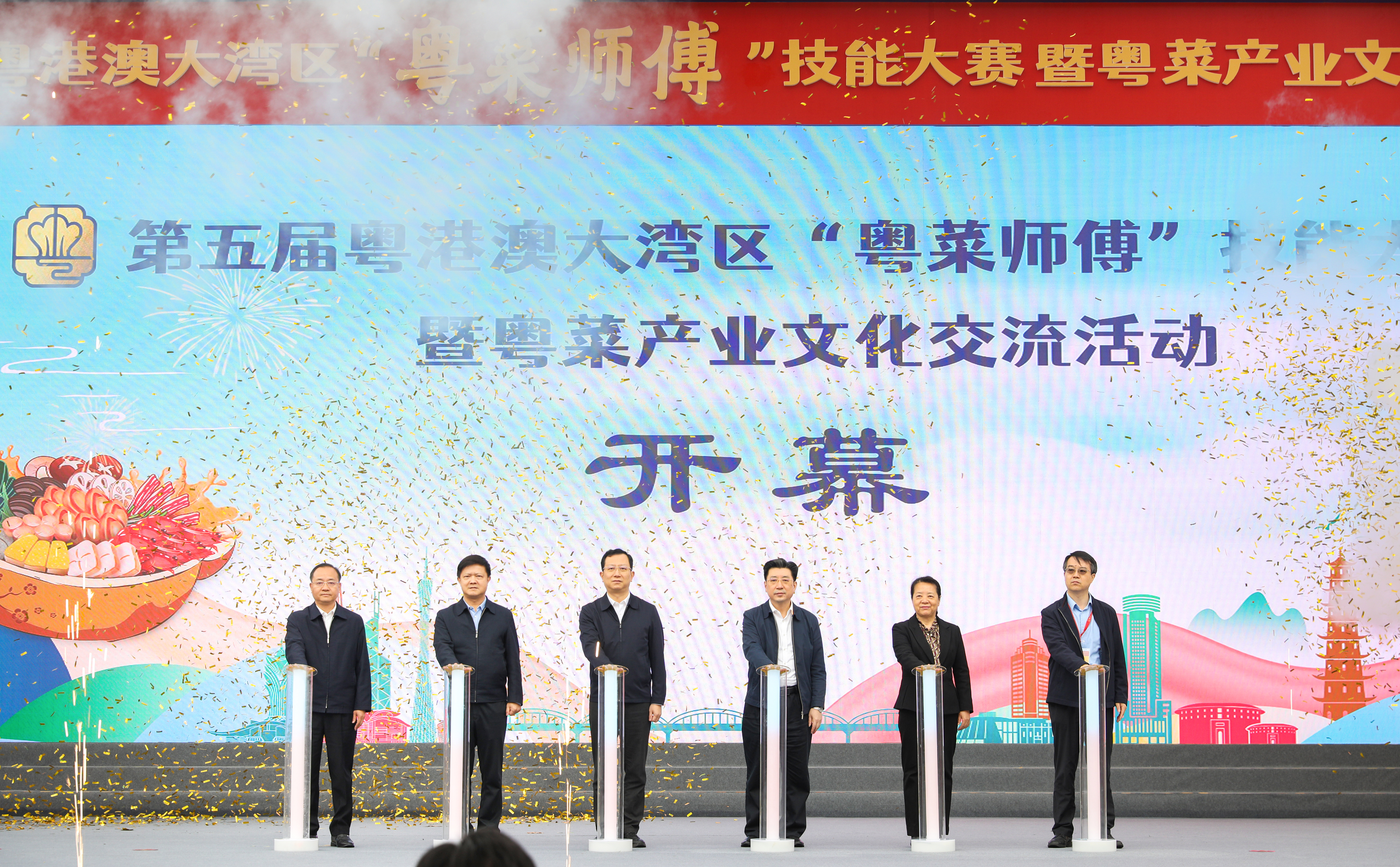 （2）領導嘉賓共同啟動燈柱。（梅州日報吳騰江）.JPG