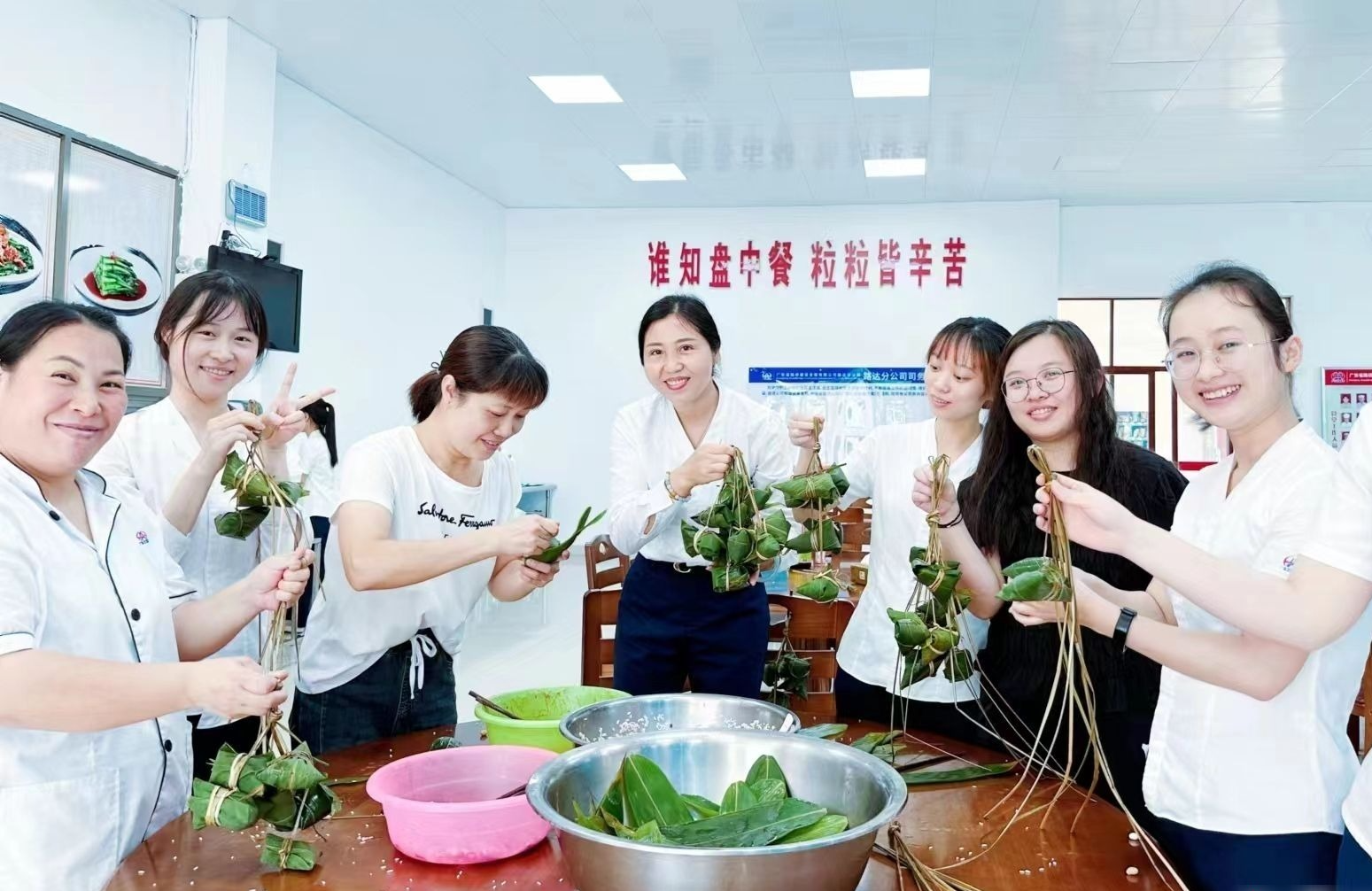  汕梅高速“善美”志愿服務(wù)隊(duì)開展端午節(jié)志愿服務(wù)活動(dòng)