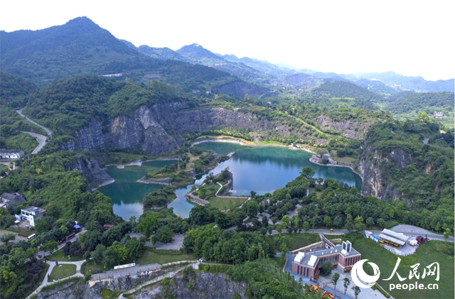由廢棄礦山改建成的銅鑼山礦山公園。人民網(wǎng)記者 劉祎攝